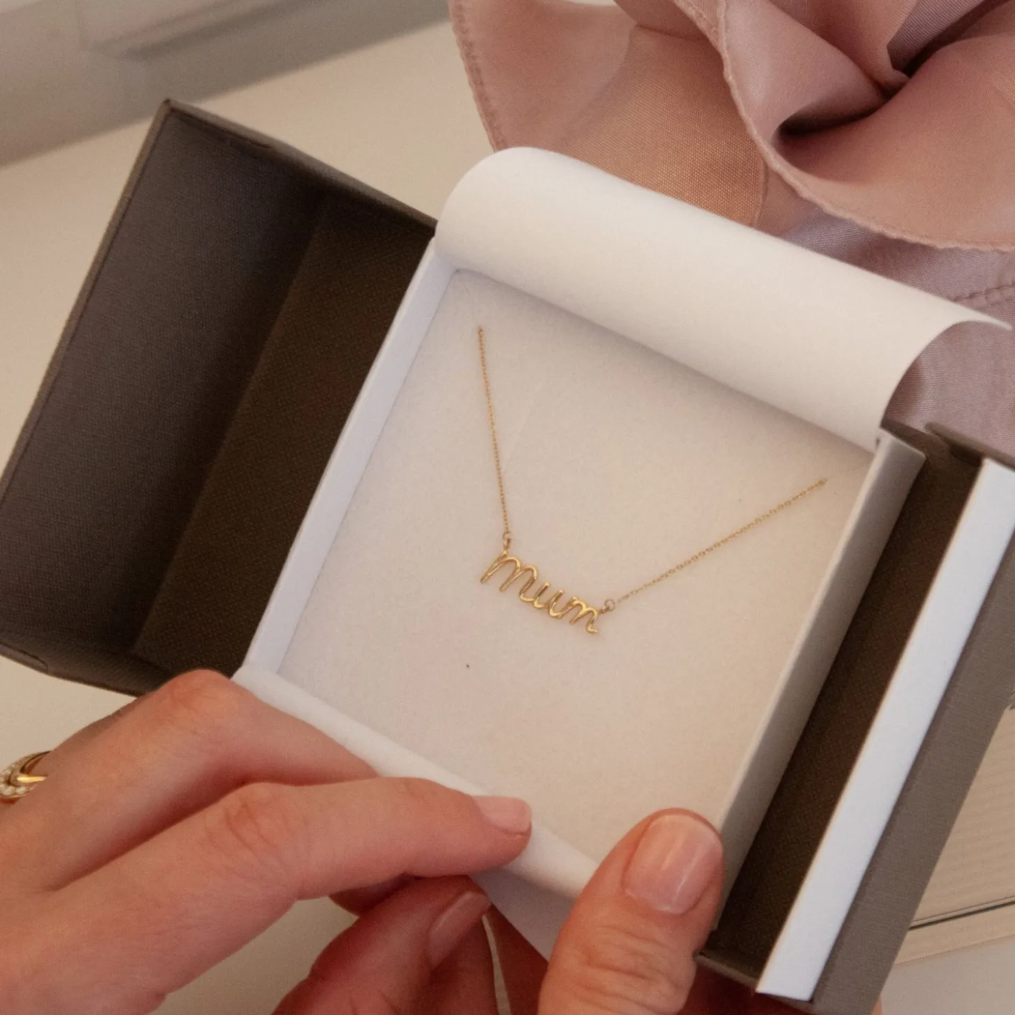 It'S Mummy - 18Ct Gold, Large Mum Necklace^The Alkemistry Fashion