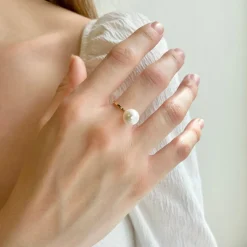 Poppy Finch 14Ct Yellow Gold Large Pearl Hammered Ring^The Alkemistry Cheap